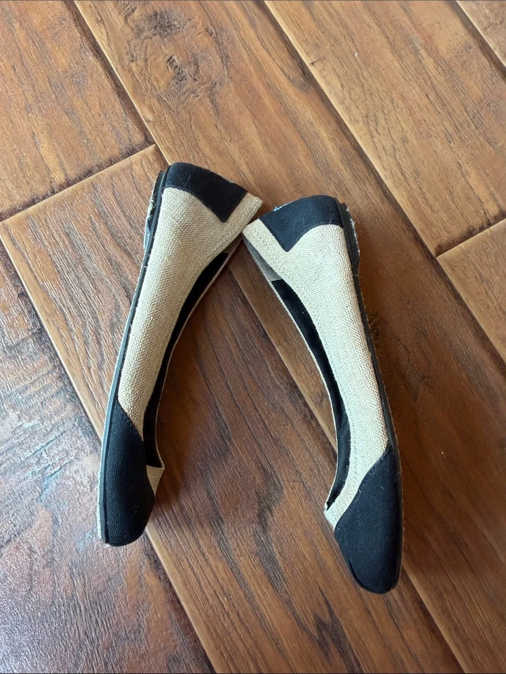 Toms Two-Tone Tan and Black Ballet Flats - Size 9